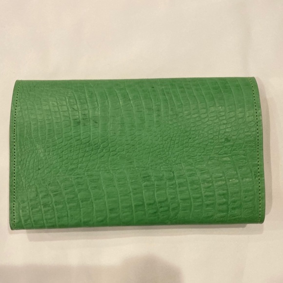 NWT Leather wallet clutch *green* Soy Nica